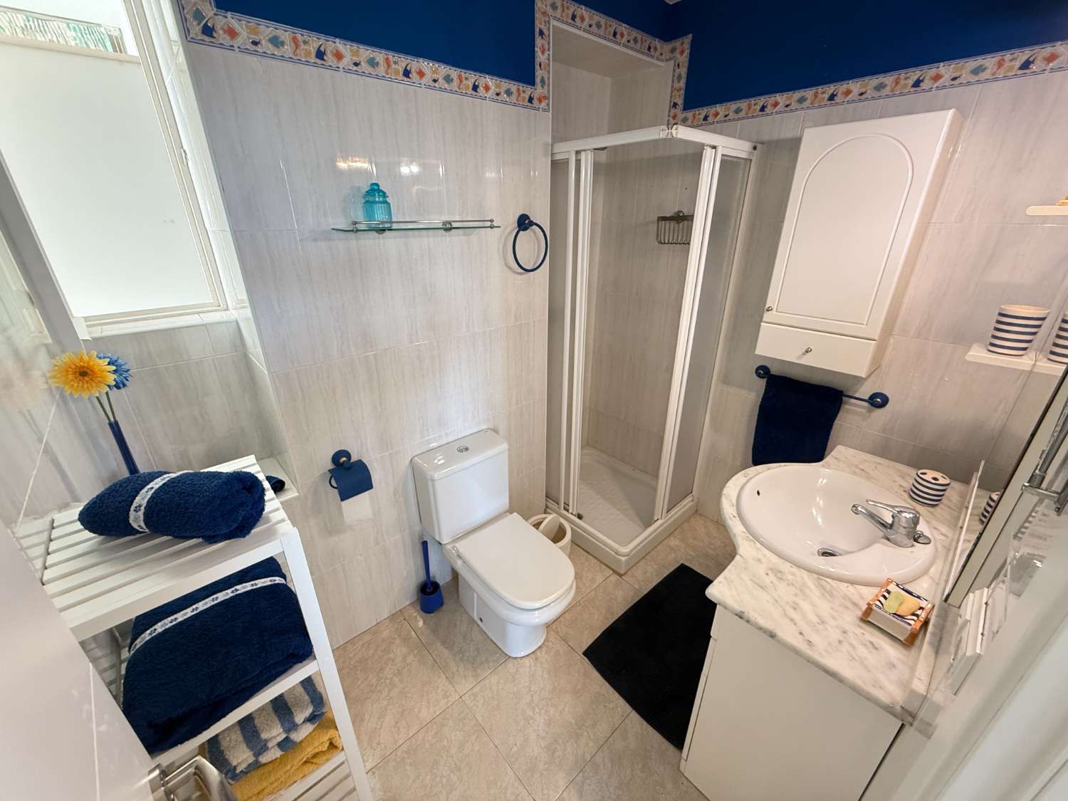 Apartamento Vacacional en Fuengirola junto al Castillo Sohail: Vistas al Mar, Piscina y Playa