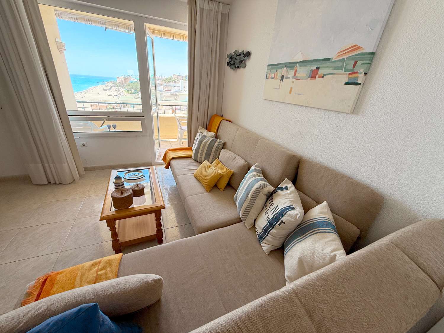 Apartamento Vacacional en Fuengirola junto al Castillo Sohail: Vistas al Mar, Piscina y Playa