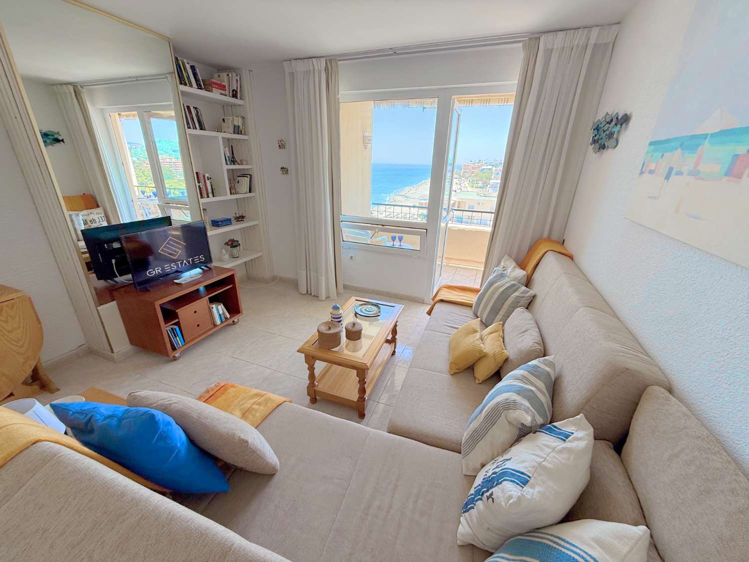 Apartamento Vacacional en Fuengirola junto al Castillo Sohail: Vistas al Mar, Piscina y Playa
