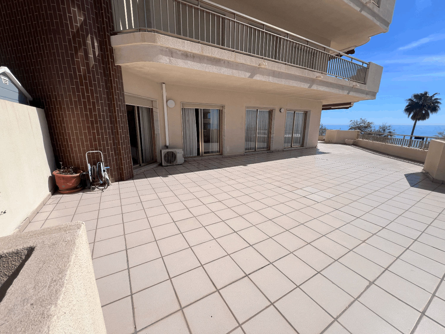 Has it all! Front to the sea, terrace with panoramic views, 2 bedrooms, Fuengirola