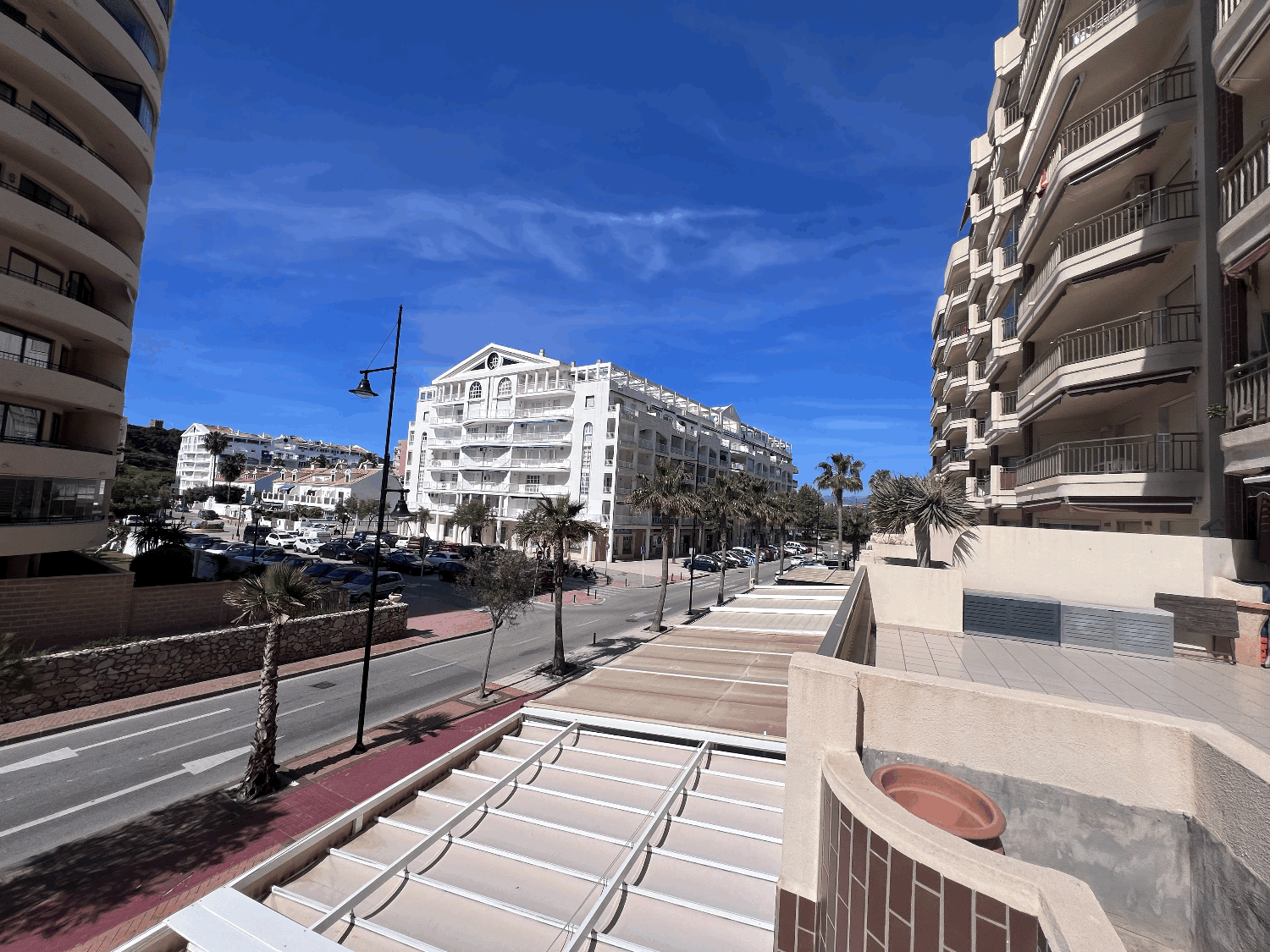 Has it all! Front to the sea, terrace with panoramic views, 2 bedrooms, Fuengirola