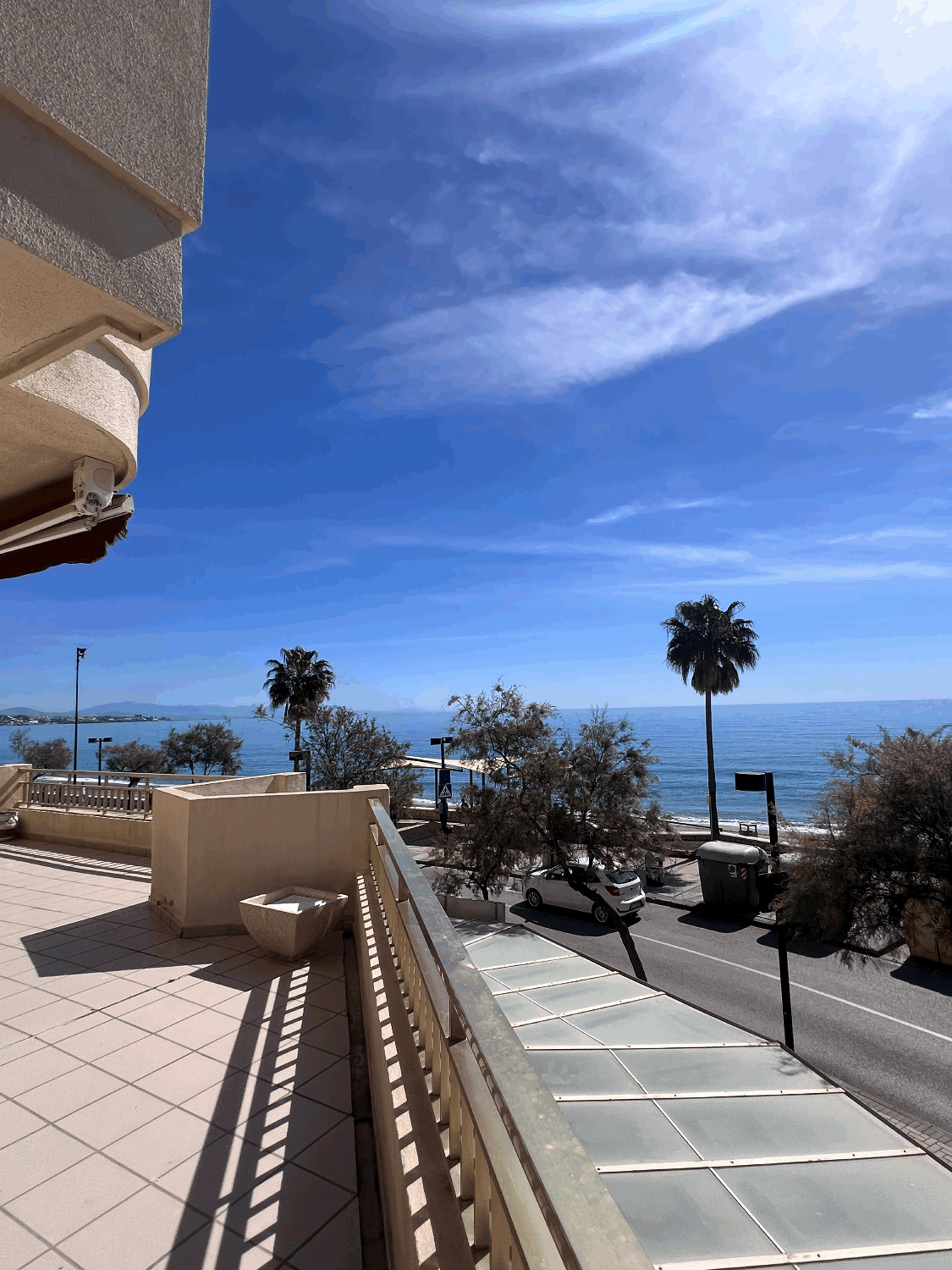 Has it all! Front to the sea, terrace with panoramic views, 2 bedrooms, Fuengirola