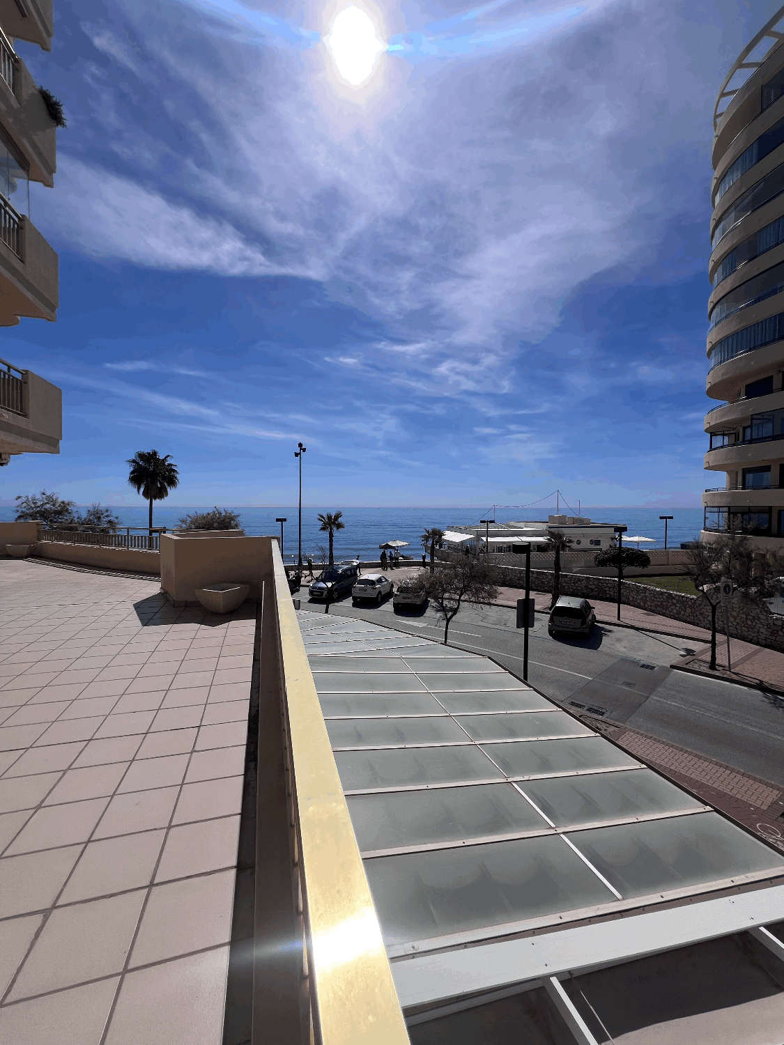 Lo tiene todo! Frontal al mar, terraza con vistas panorámicas, 2 dormitorios, Fuengirola