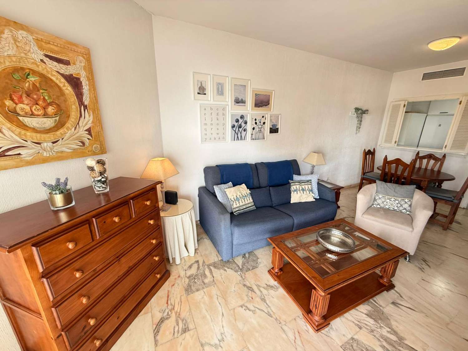 مناظر للبحر والشاطئ ورائحة البحر أمام باسيو ماريتيمو دي فوينخيرولا