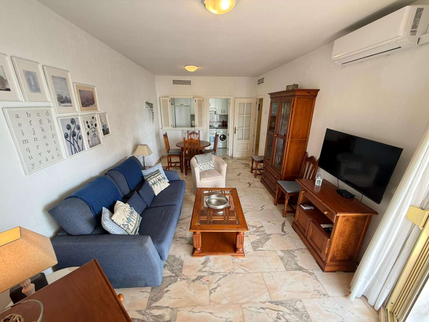 مناظر للبحر والشاطئ ورائحة البحر أمام باسيو ماريتيمو دي فوينخيرولا