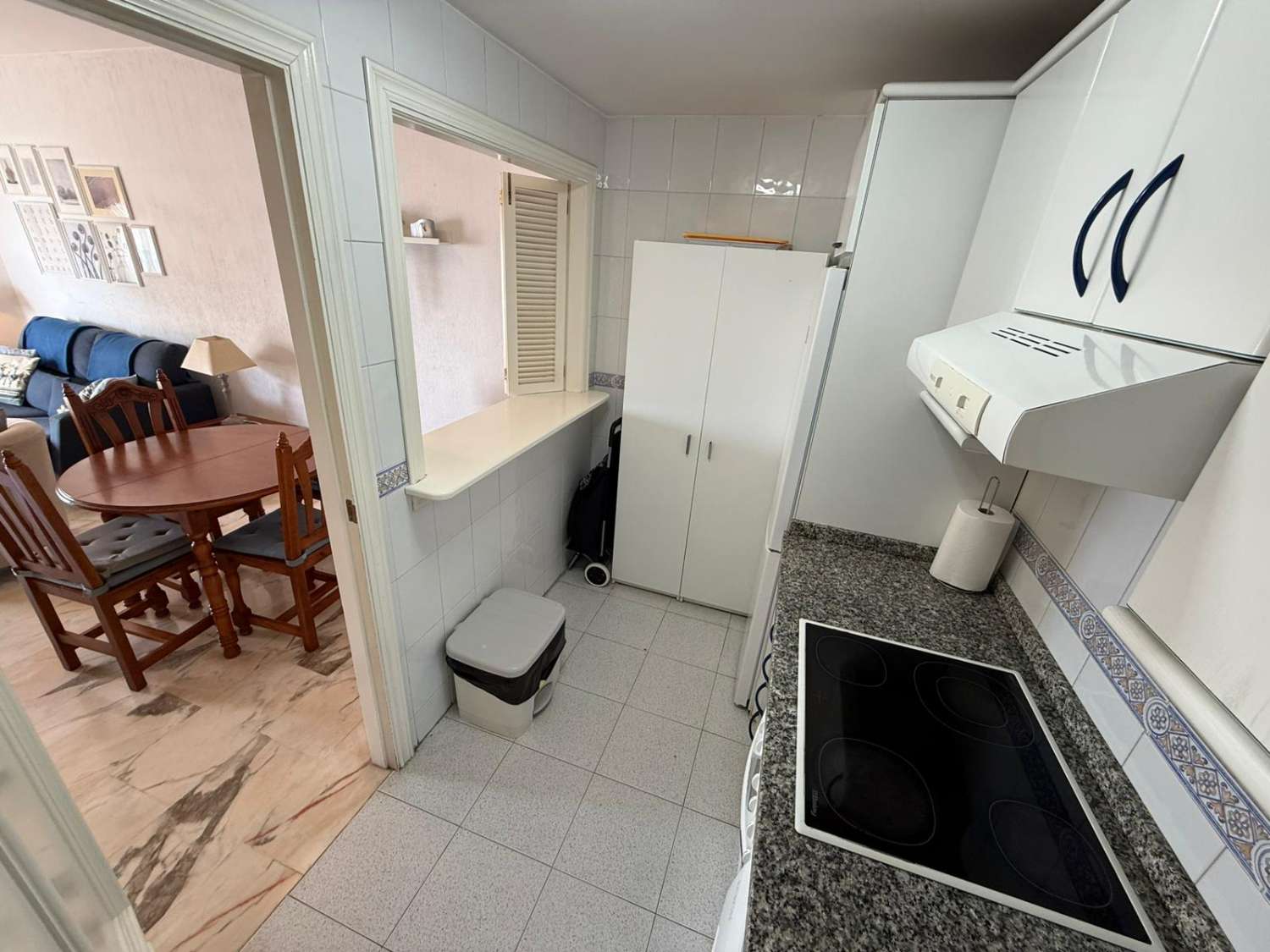 مناظر للبحر والشاطئ ورائحة البحر أمام باسيو ماريتيمو دي فوينخيرولا