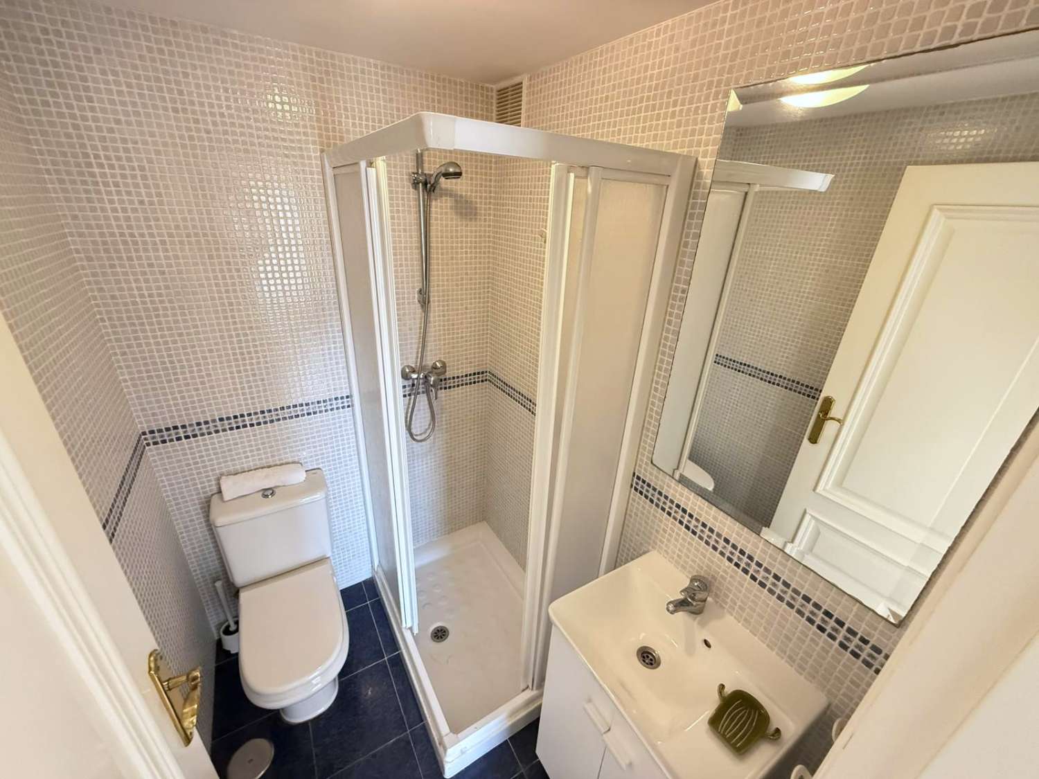 مناظر للبحر والشاطئ ورائحة البحر أمام باسيو ماريتيمو دي فوينخيرولا