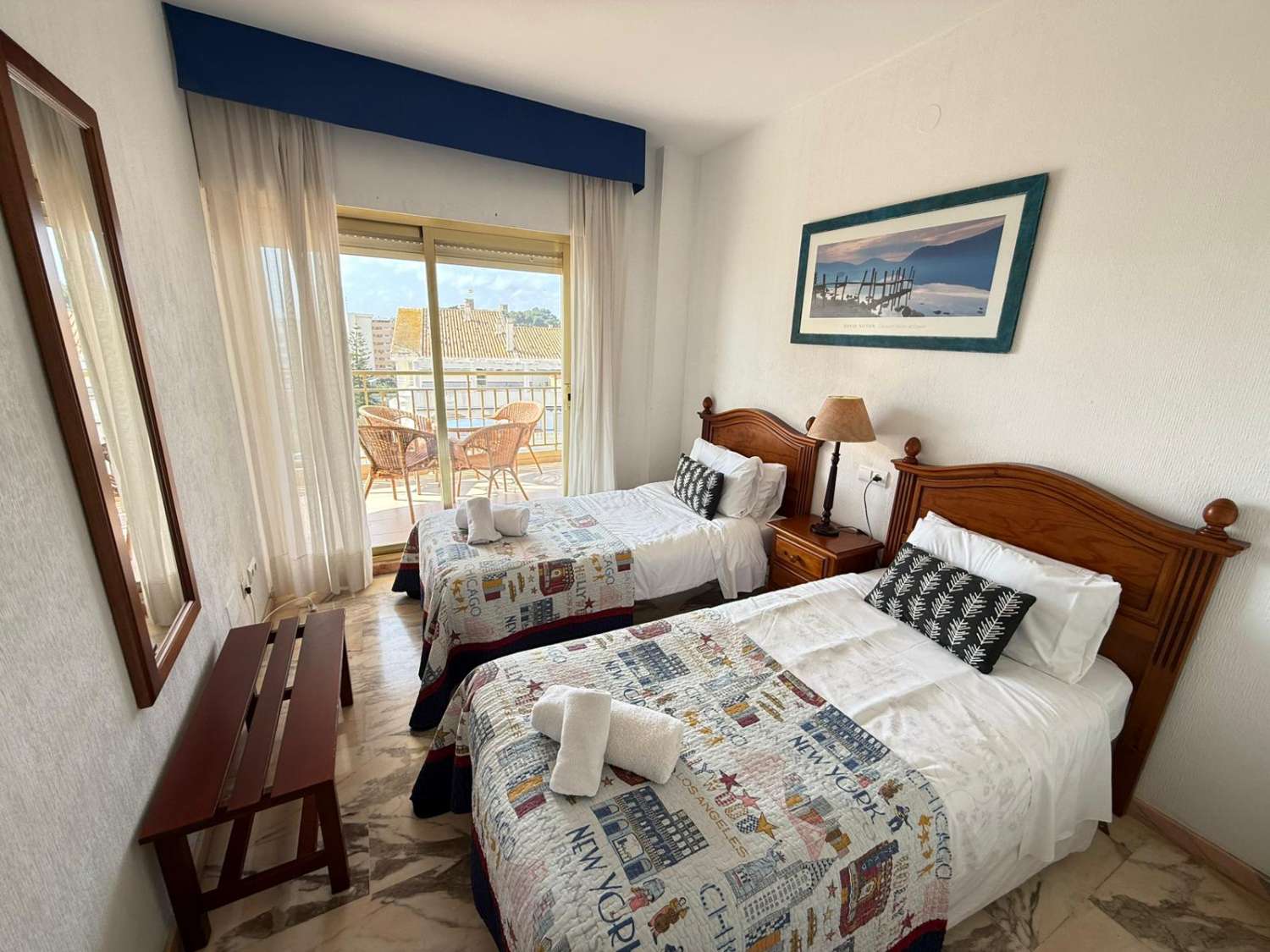 مناظر للبحر والشاطئ ورائحة البحر أمام باسيو ماريتيمو دي فوينخيرولا