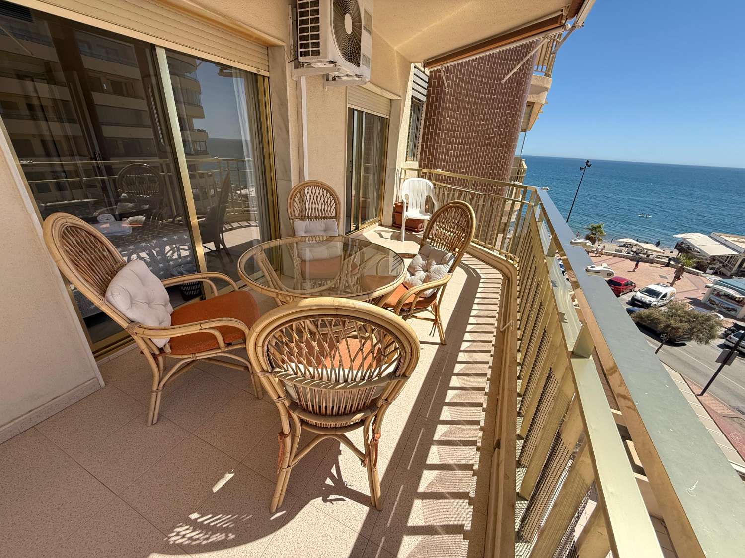 A pochi metri dalla spiaggia. Sul lungomare di Fuengirola