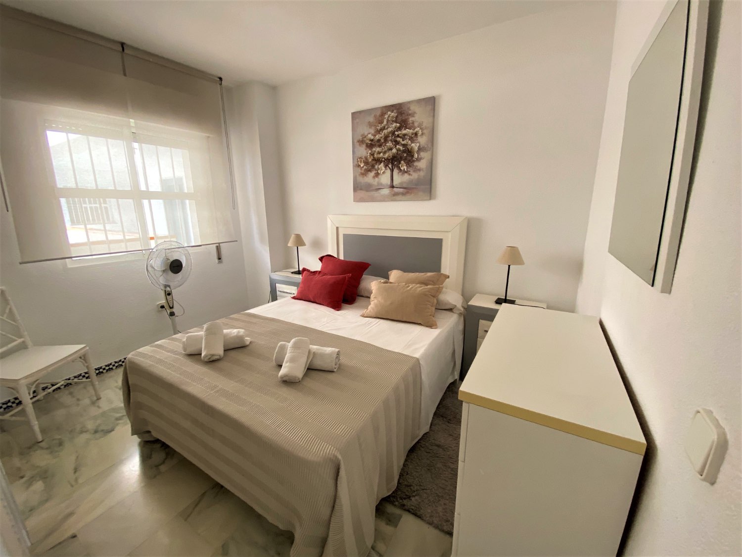 The climate, the sea and the location of this 3-bedroom house is ideal on Fuengirola Beach