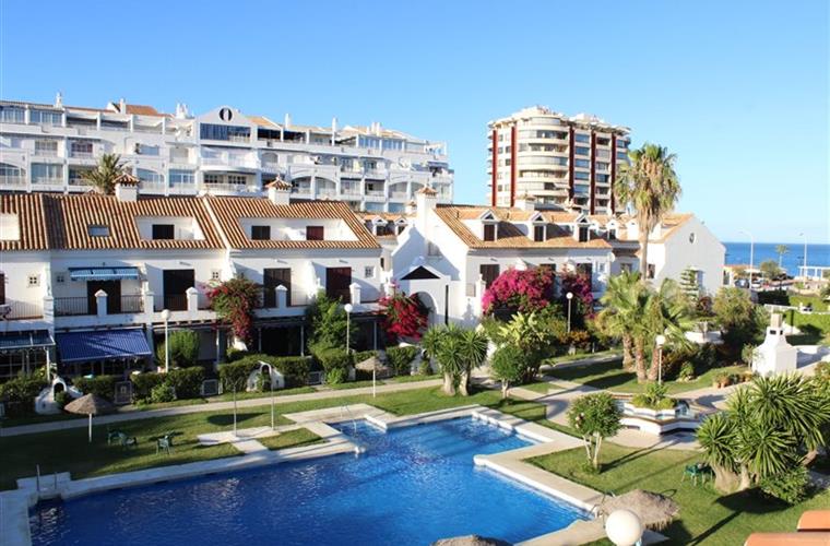 Il clima, il mare e la posizione di questa casa con 3 camere da letto sono ideali sulla spiaggia di Fuengirola