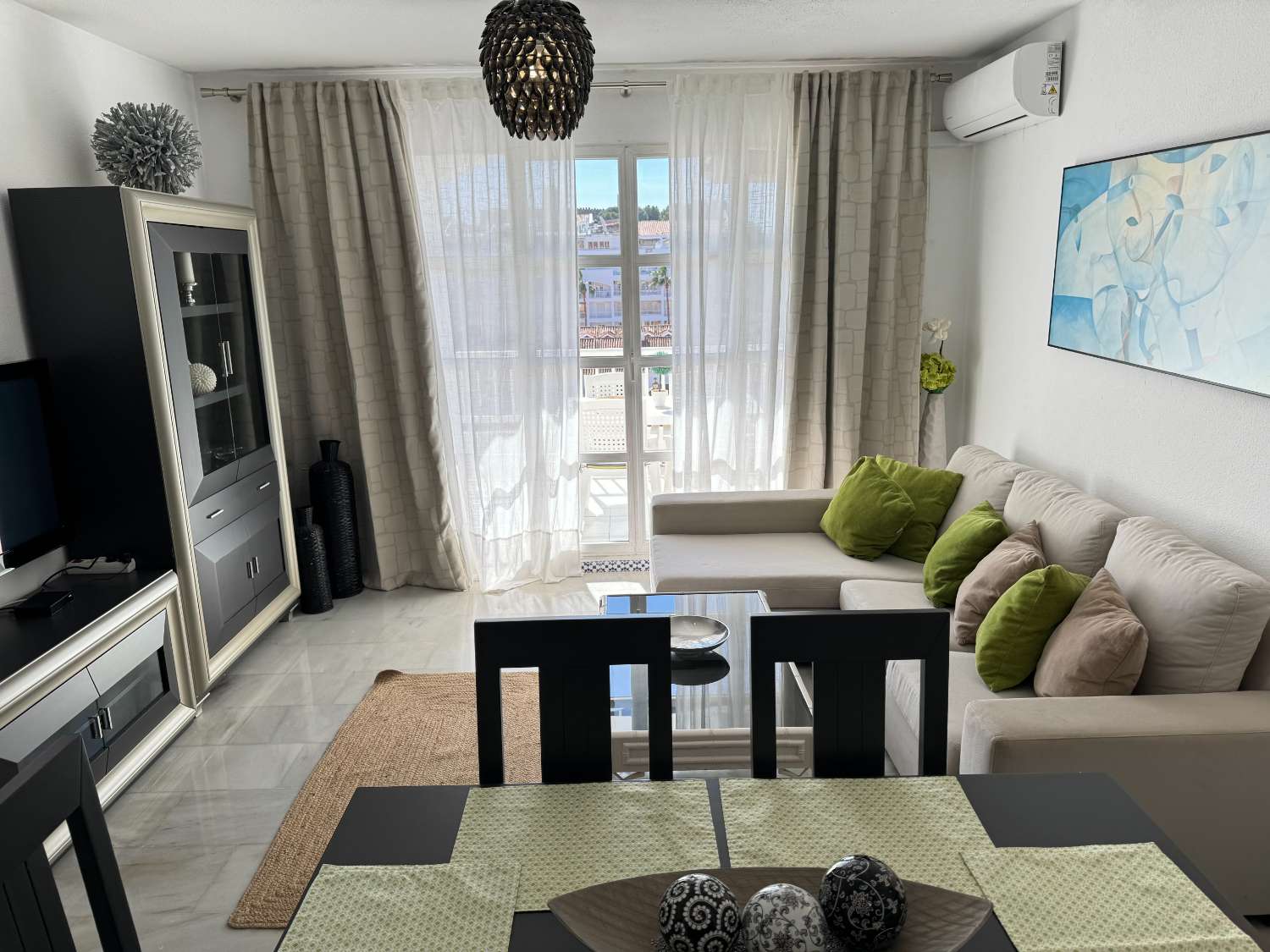 The climate, the sea and the location of this 3-bedroom house is ideal on Fuengirola Beach