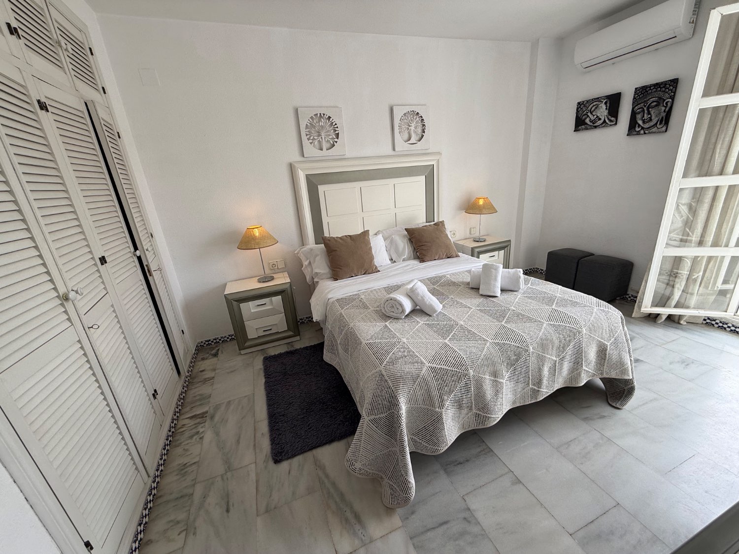 The climate, the sea and the location of this 3-bedroom house is ideal on Fuengirola Beach