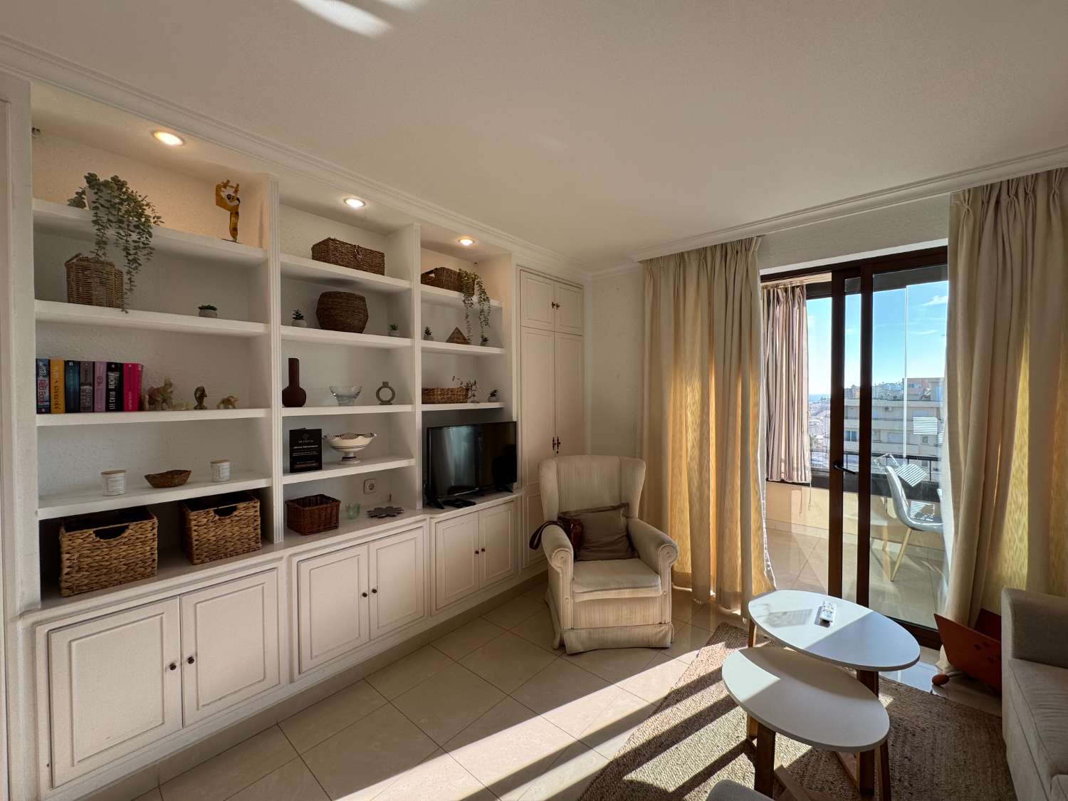 Fuengirola, 1 chambre, vue panoramique, Wi-Fi gratuit, piscine, plage de première ligne.