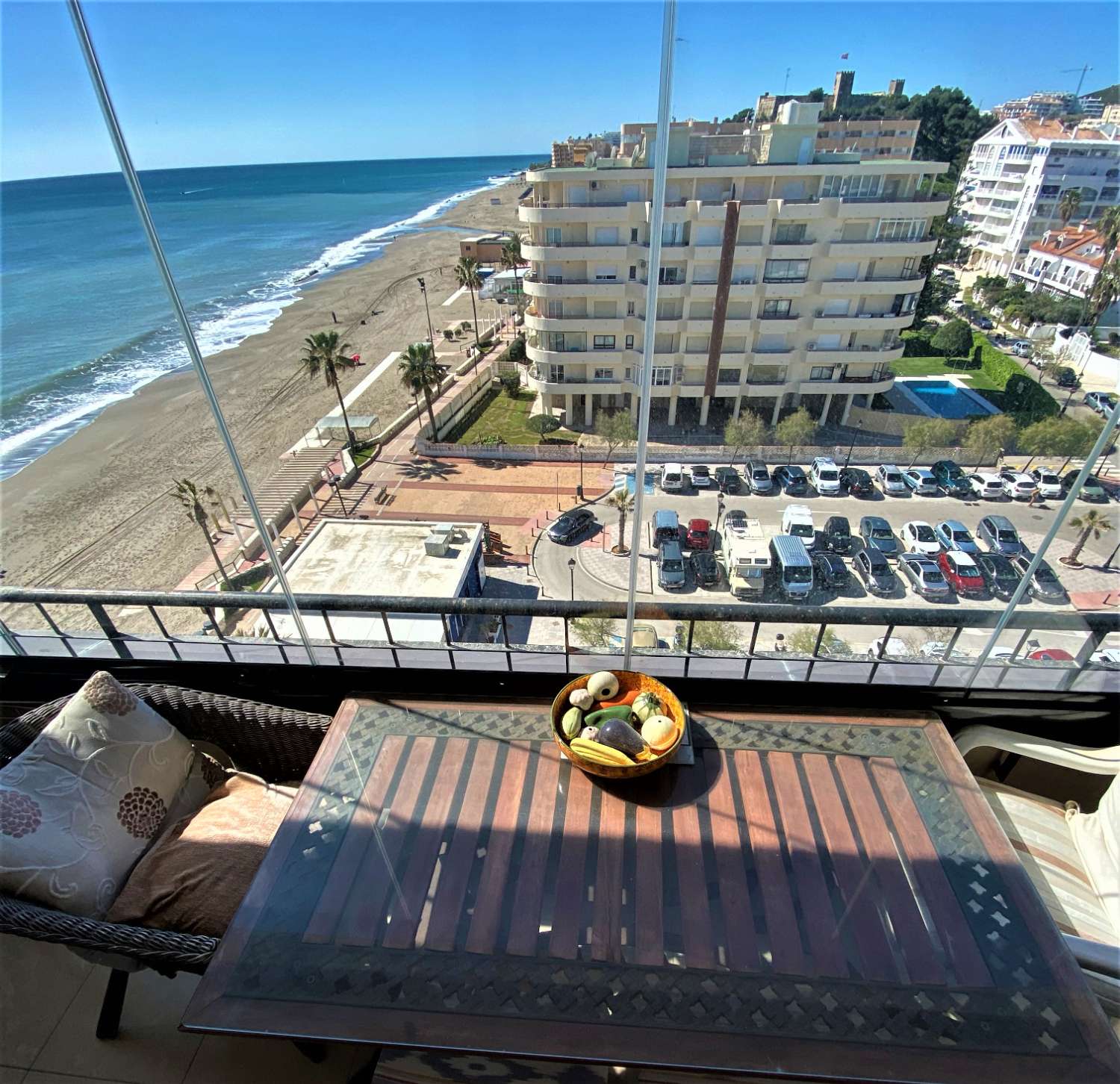 Fuengirola, 1 sovrum, panoramautsikt, gratis Wi-Fi, pool, första linjens strand.