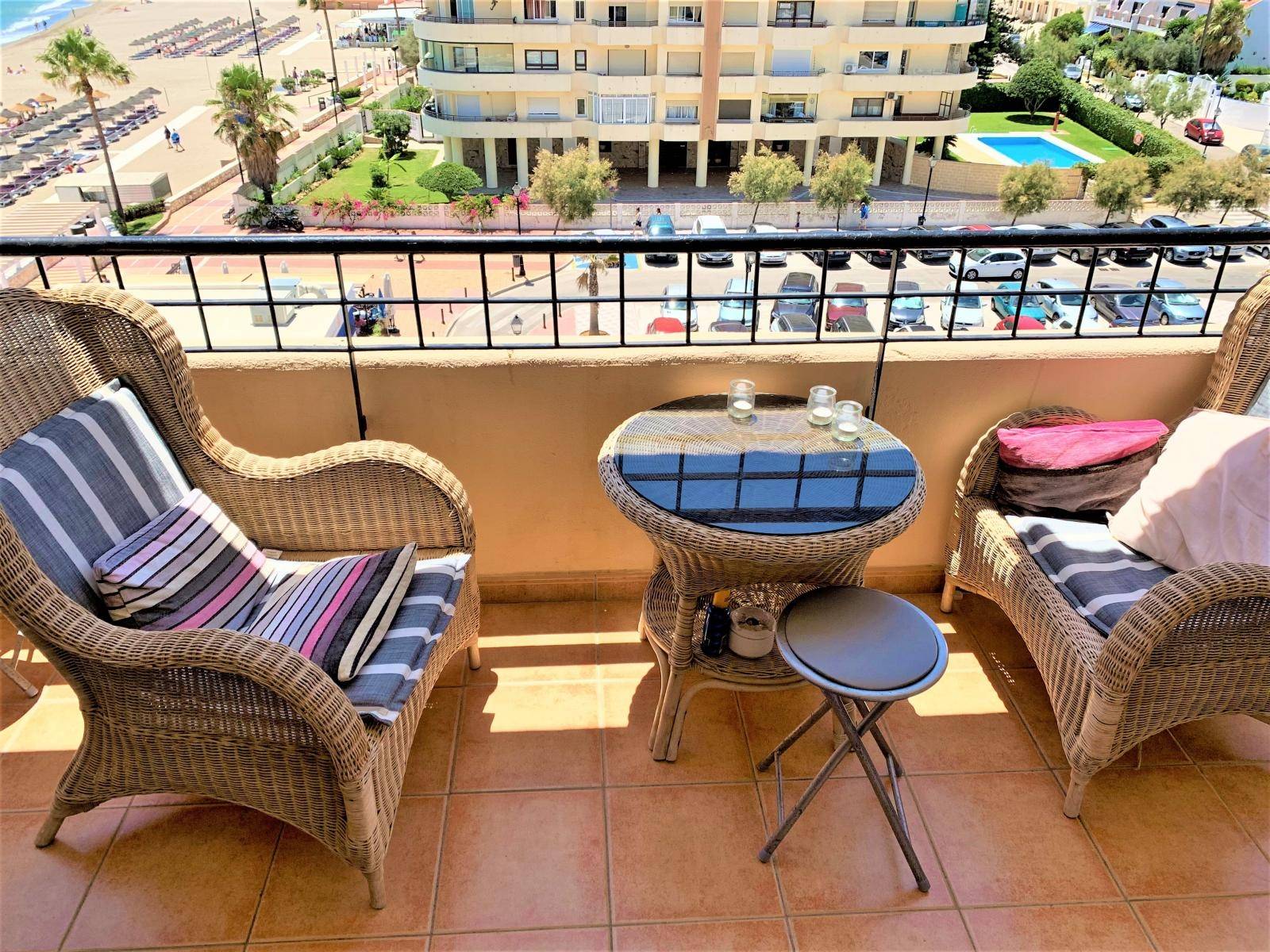 Beach, Fuengirola, 1 bedroom, swimming pool the sea and the sky.