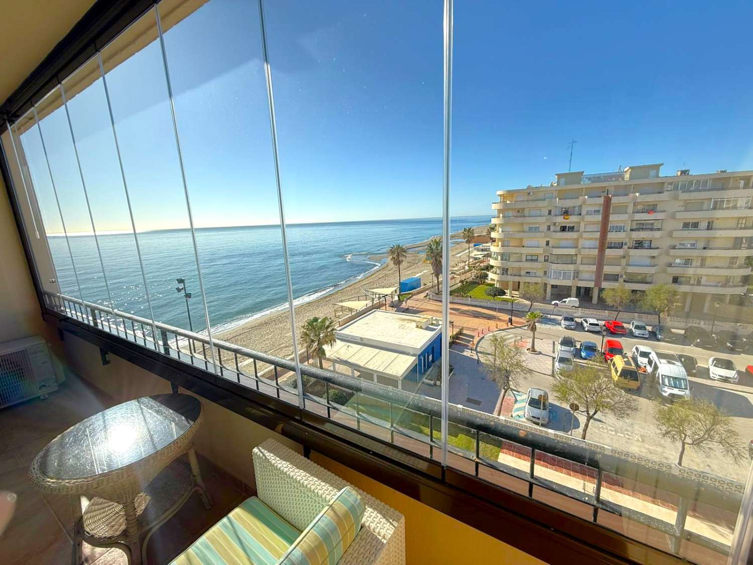 海滩，福恩吉罗拉，1 间卧室，游泳池大海和天空。