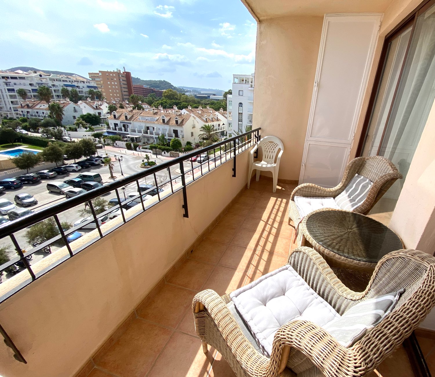 Beach, Fuengirola, 1 bedroom, swimming pool the sea and the sky.