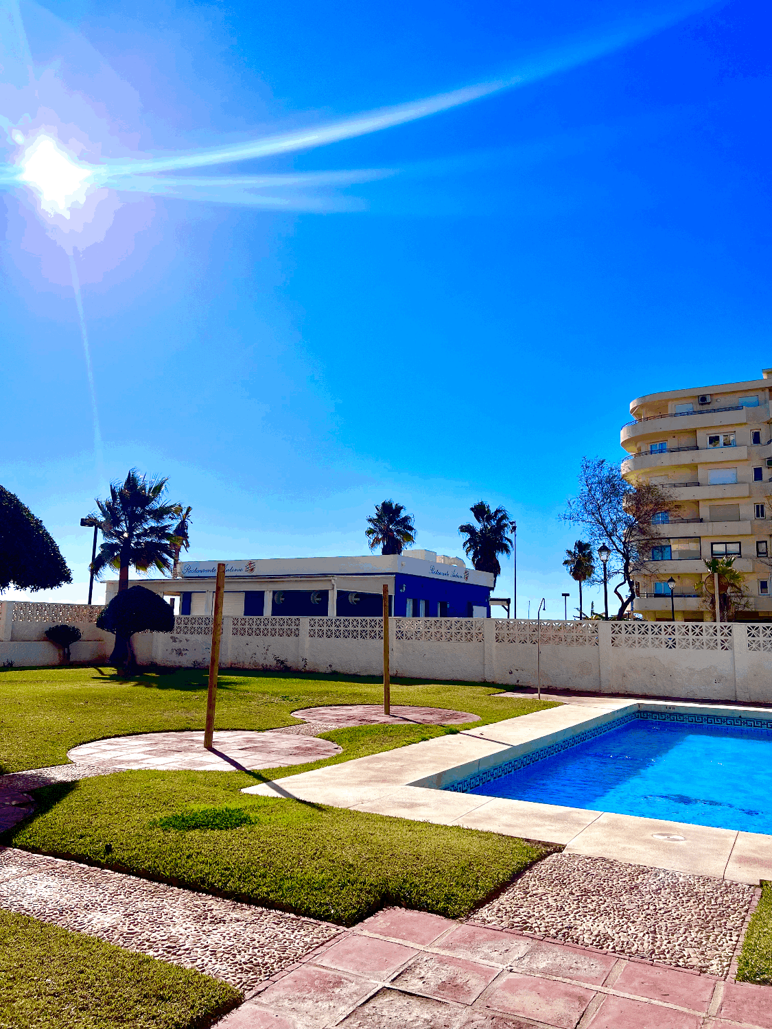 Beach, Fuengirola, 1 bedroom, swimming pool the sea and the sky.