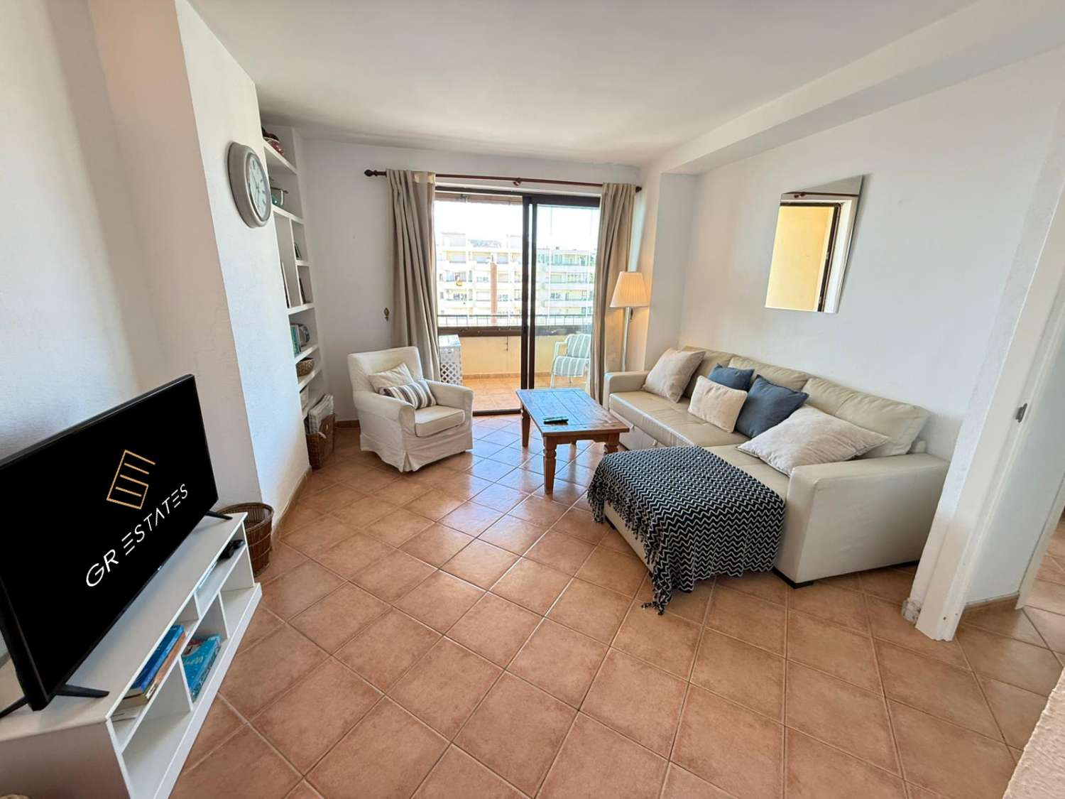 海滩，福恩吉罗拉，1 间卧室，游泳池大海和天空。