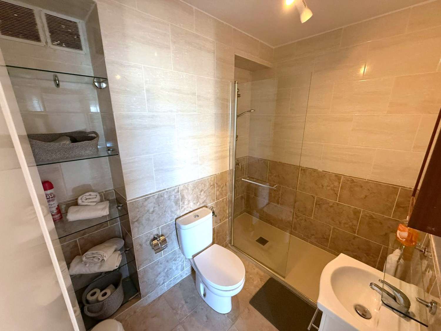 海滩，福恩吉罗拉，1 间卧室，游泳池大海和天空。