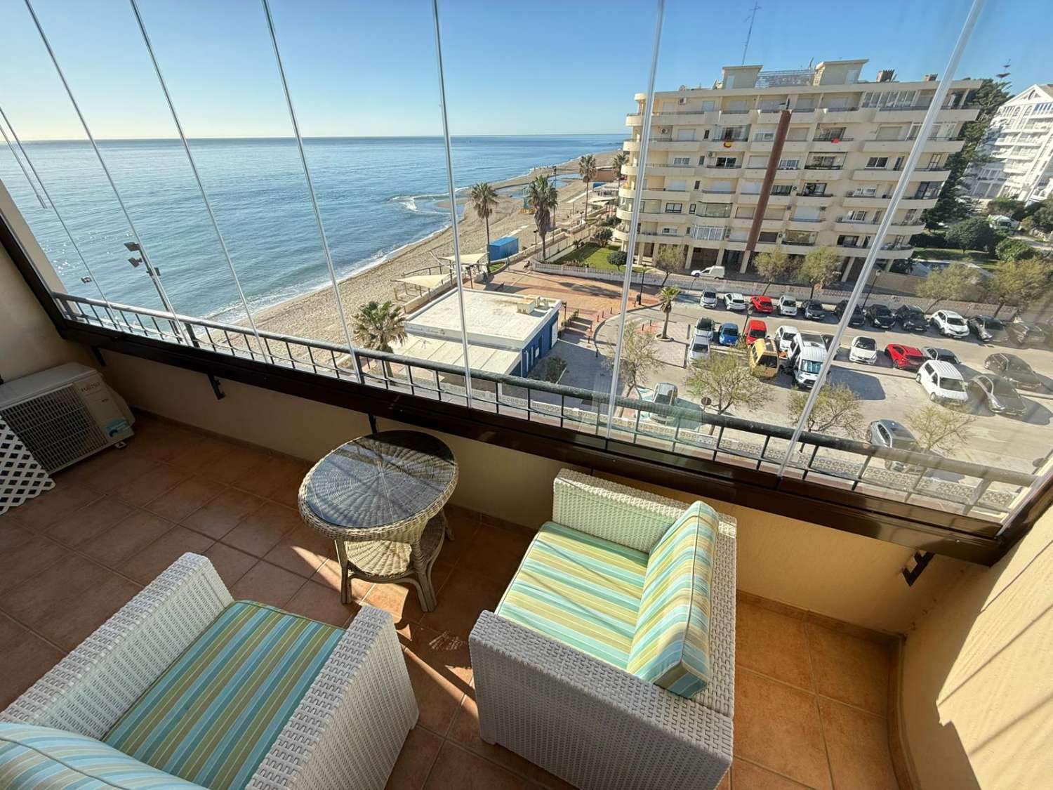 海滩，福恩吉罗拉，1 间卧室，游泳池大海和天空。