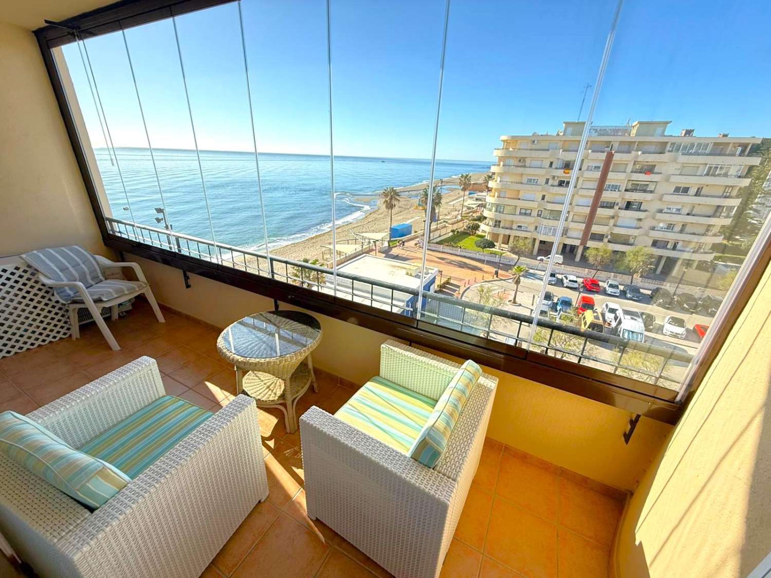 海滩，福恩吉罗拉，1 间卧室，游泳池大海和天空。