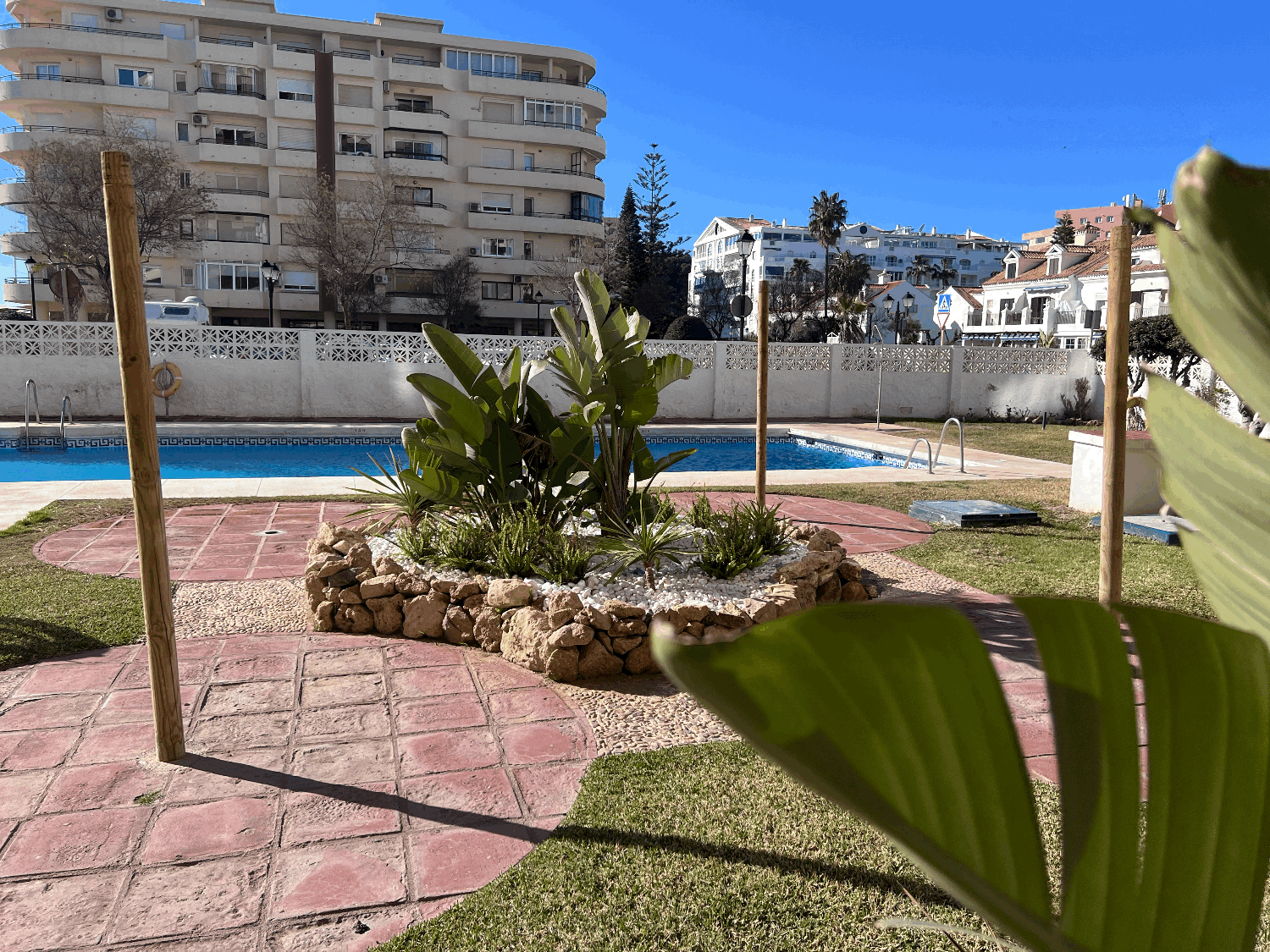 Beach, Fuengirola, 1 bedroom, swimming pool the sea and the sky.