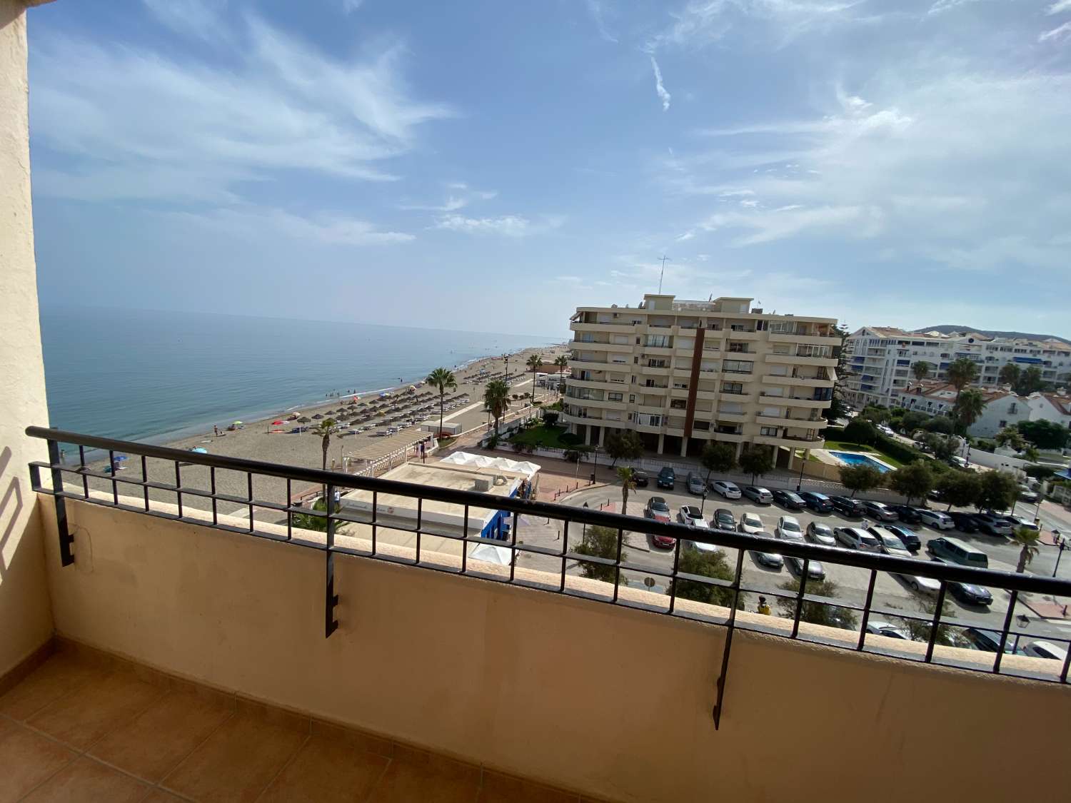 Beach, Fuengirola, 1 bedroom, swimming pool the sea and the sky.