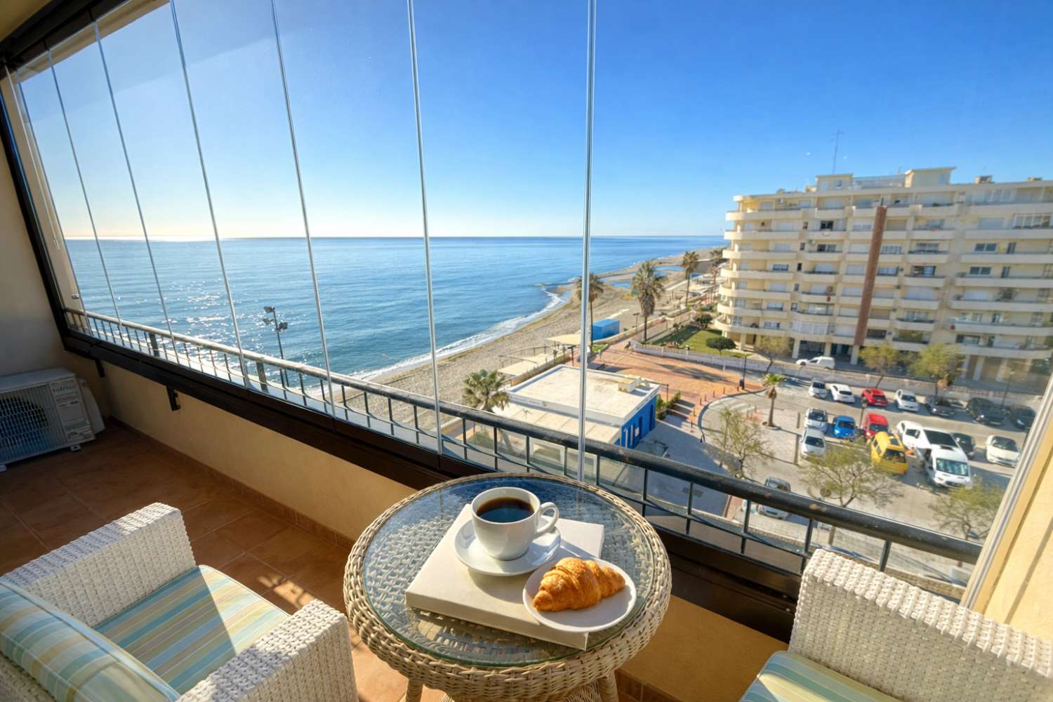 海滩，福恩吉罗拉，1 间卧室，游泳池大海和天空。