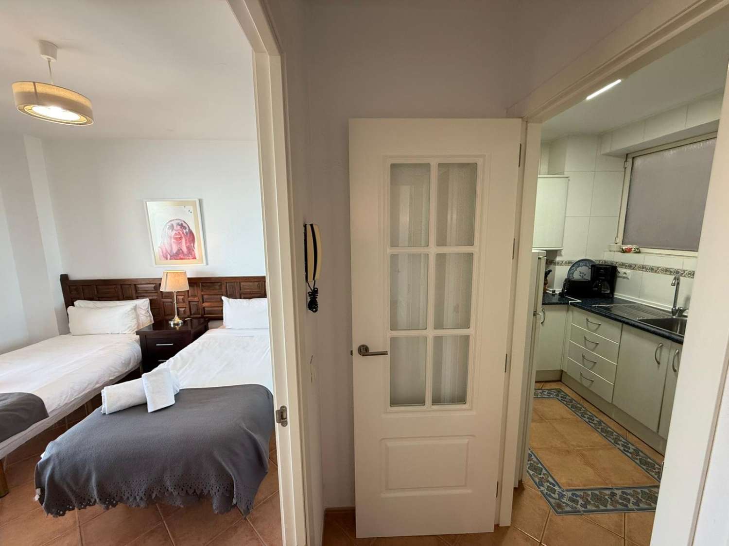 海滩，福恩吉罗拉，1 间卧室，游泳池大海和天空。