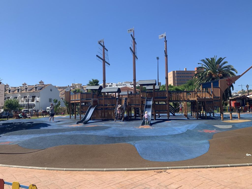 Strand, Fuengirola, 1 soveværelse, swimmingpool havet og himlen.