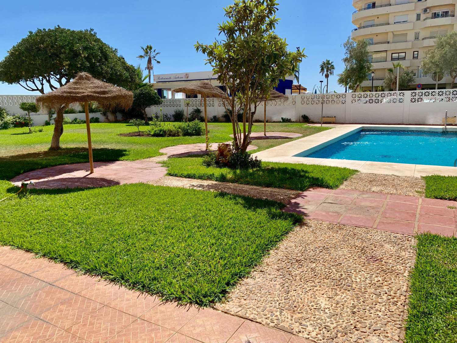 Beach, Fuengirola, 1 bedroom, swimming pool the sea and the sky.