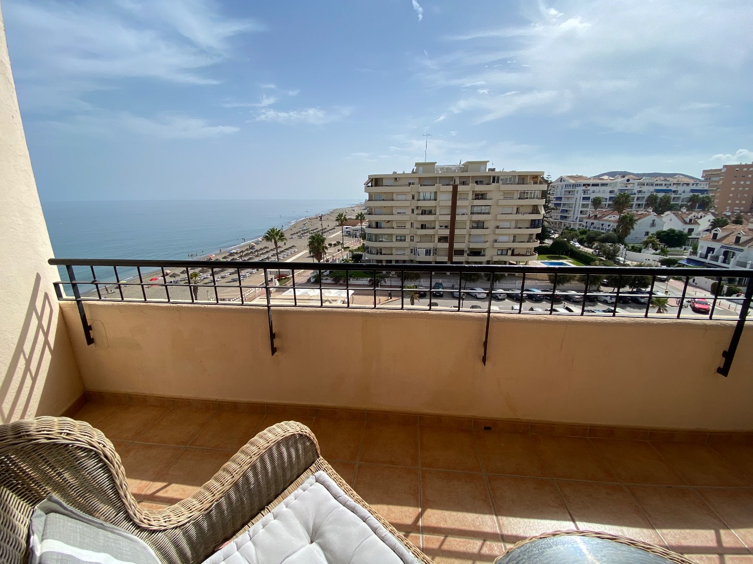 Beach, Fuengirola, 1 bedroom, swimming pool the sea and the sky.