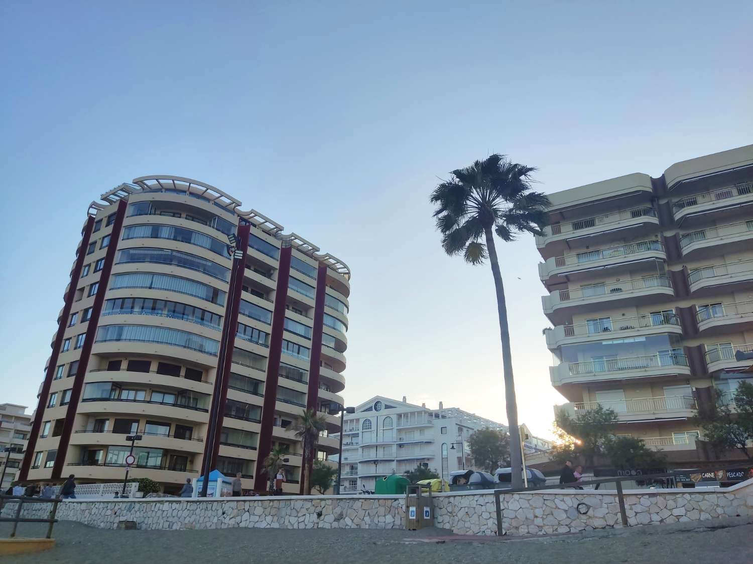 Beach, Fuengirola, 1 bedroom, swimming pool the sea and the sky.