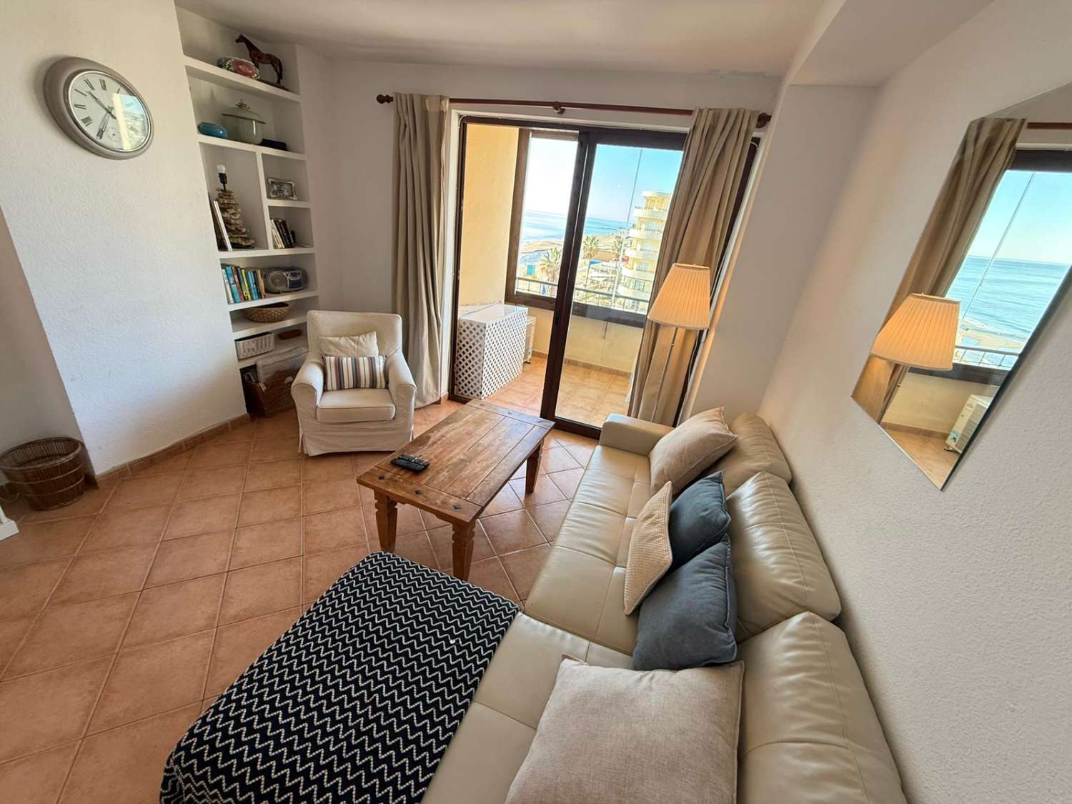 海滩，福恩吉罗拉，1 间卧室，游泳池大海和天空。