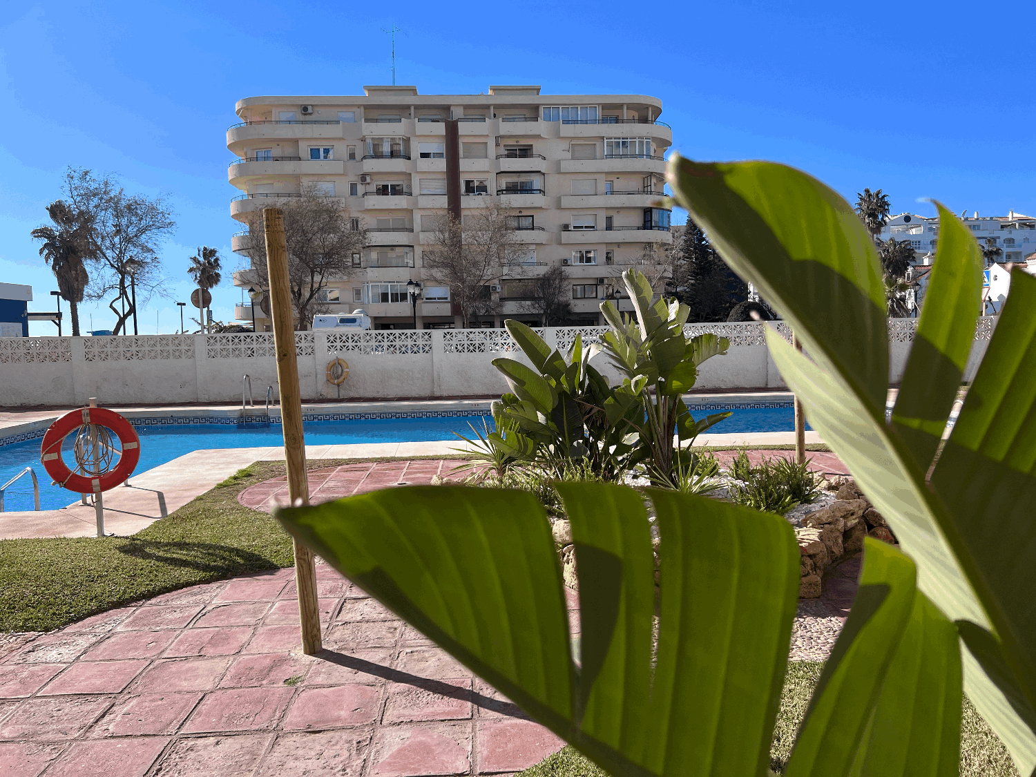 Beach, Fuengirola, 1 bedroom, swimming pool the sea and the sky.