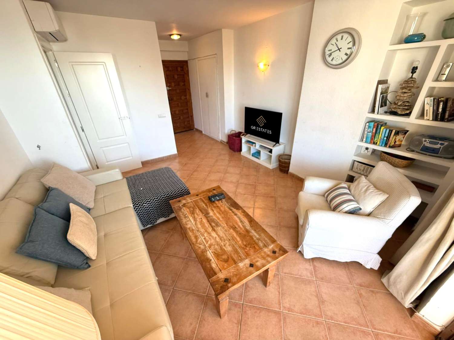 海滩，福恩吉罗拉，1 间卧室，游泳池大海和天空。