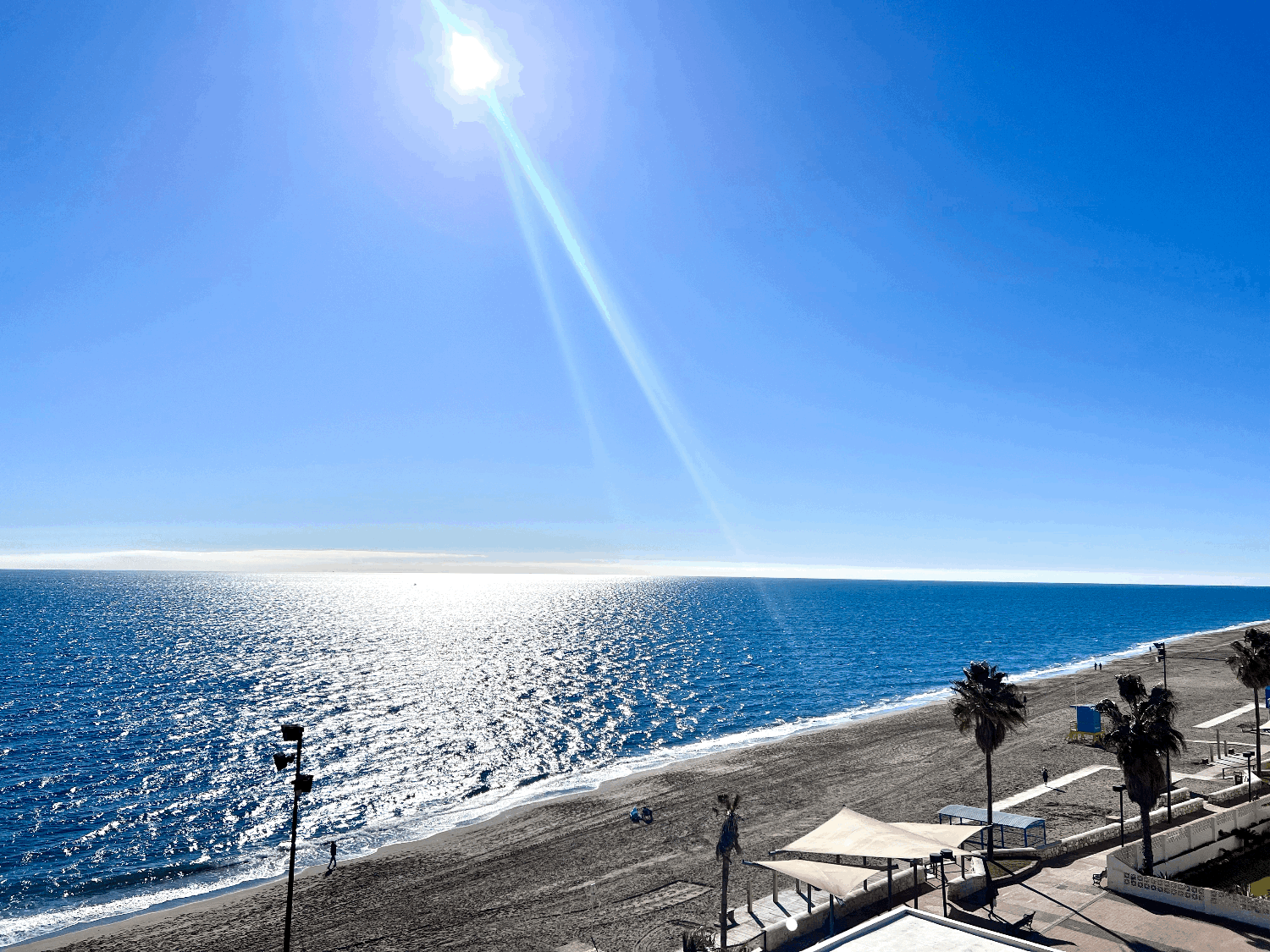 Beach, Fuengirola, 1 bedroom, swimming pool the sea and the sky.