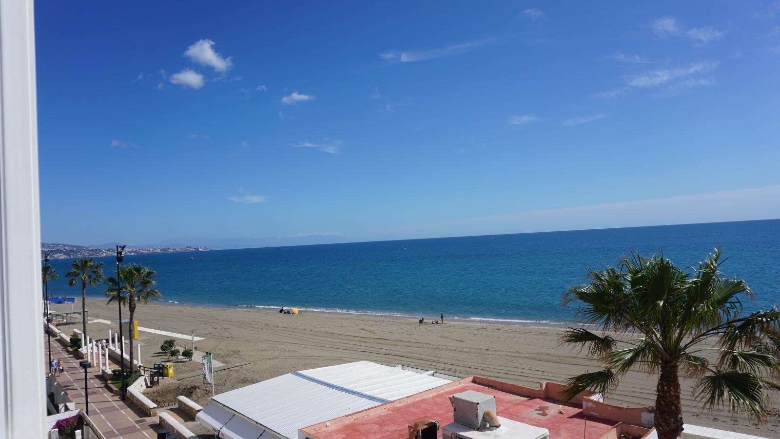 Lejlighed i første linje af stranden i Fuengirola