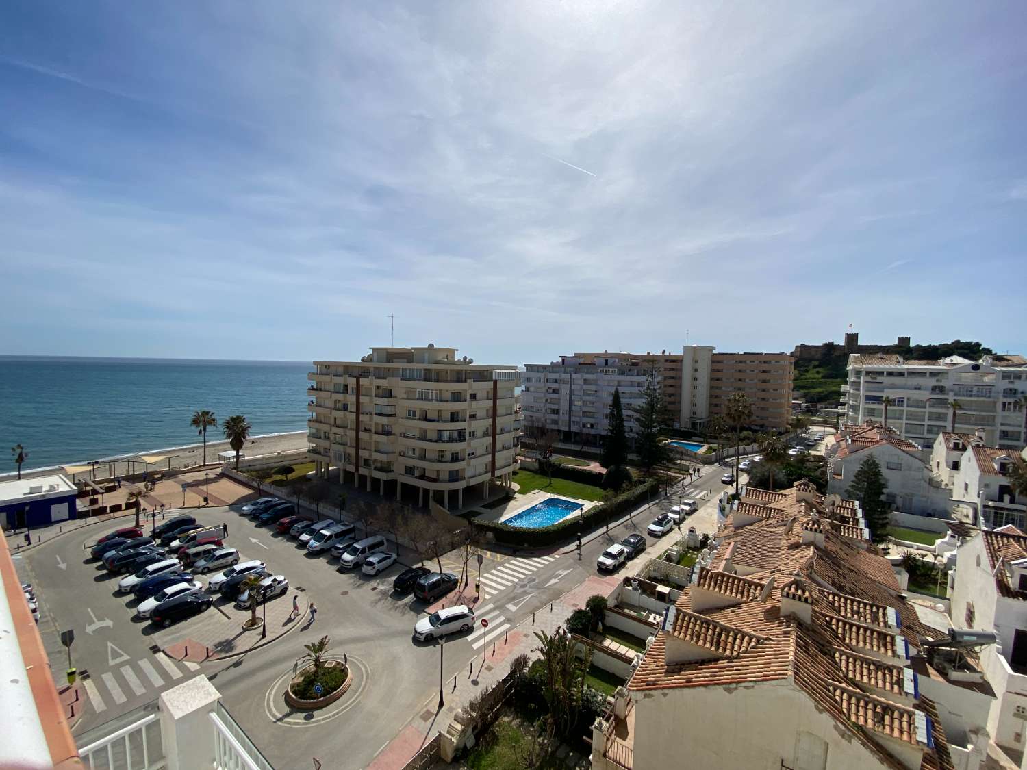 ESPECTACULAR CHALET ADOSADO EN LA PLAYA DEL CASTILLO FUENGIROLA